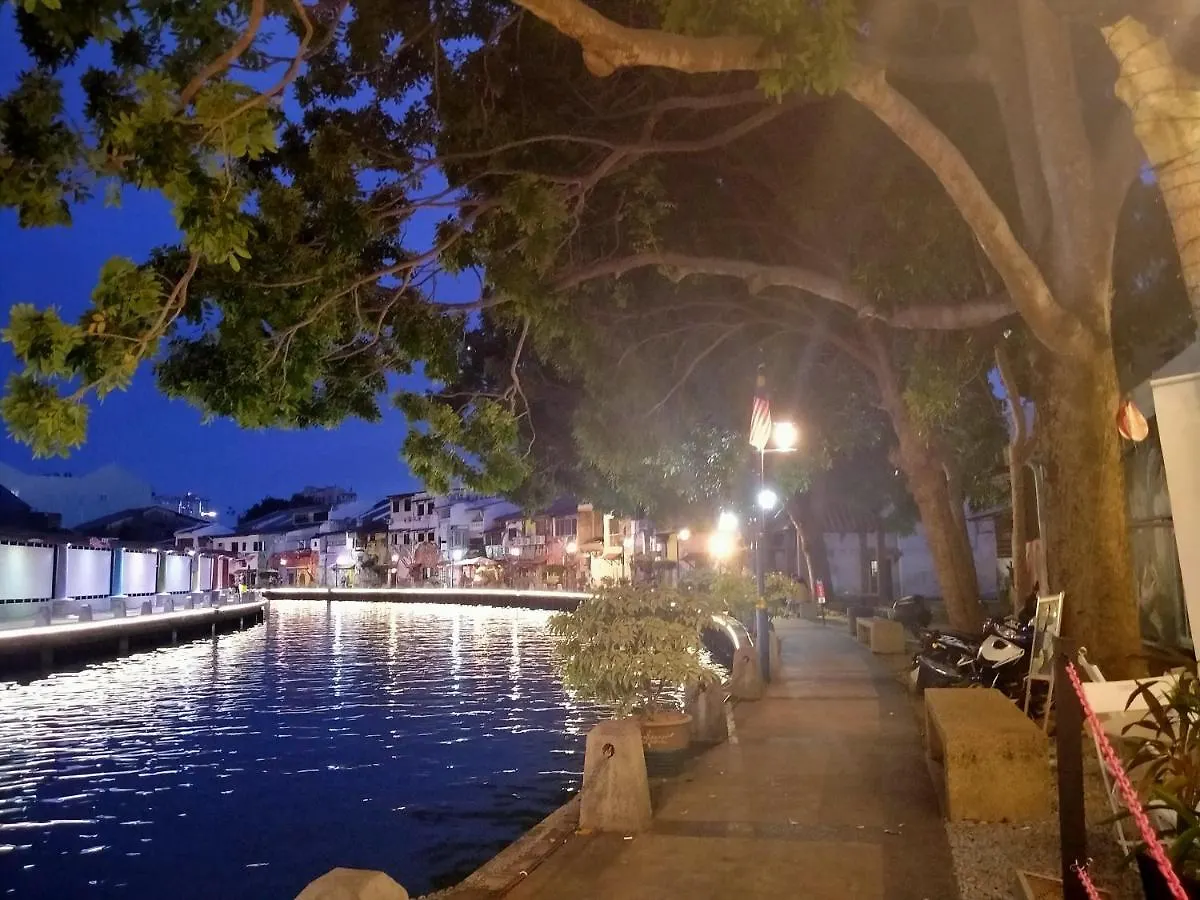 Alimama Guesthouse Melaka With Balcony Malezya